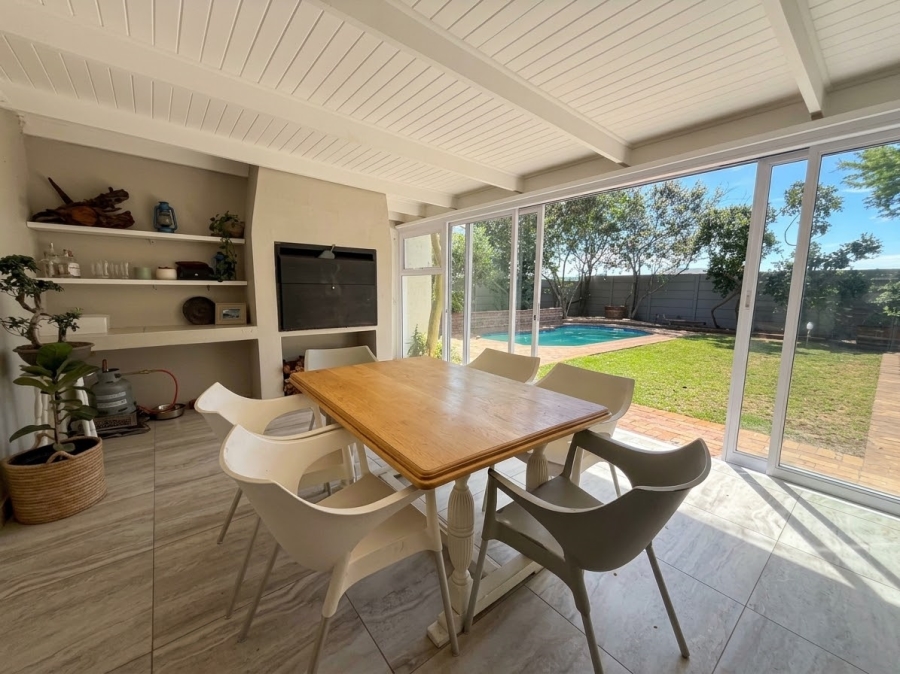 4 Bedroom Property for Sale in Sunningdale Western Cape